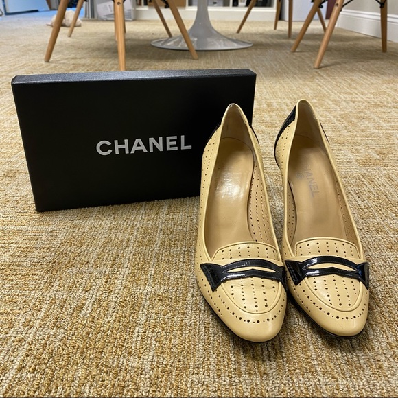 Chanel Tan and Black Leather Close-Toed Heels - Picture 1 of 6